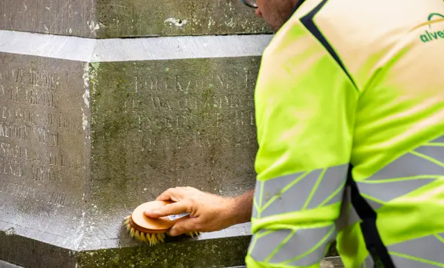 Detail van de poetsbeurt in Alveringem.
